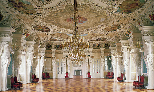 external link to the Hall of Giants at Ehrenburg Palace